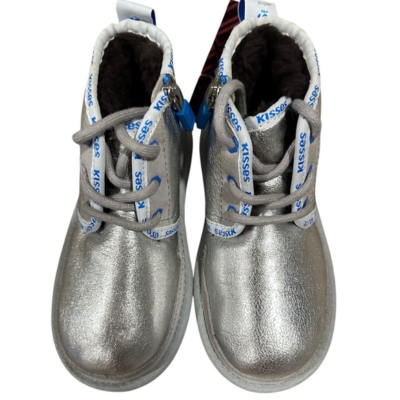 RARE UGG X HERSHEY’S KISSES NEUMEL II Silver Metallic Boots, Child Size 10. NEW! - Picture 10 of 12